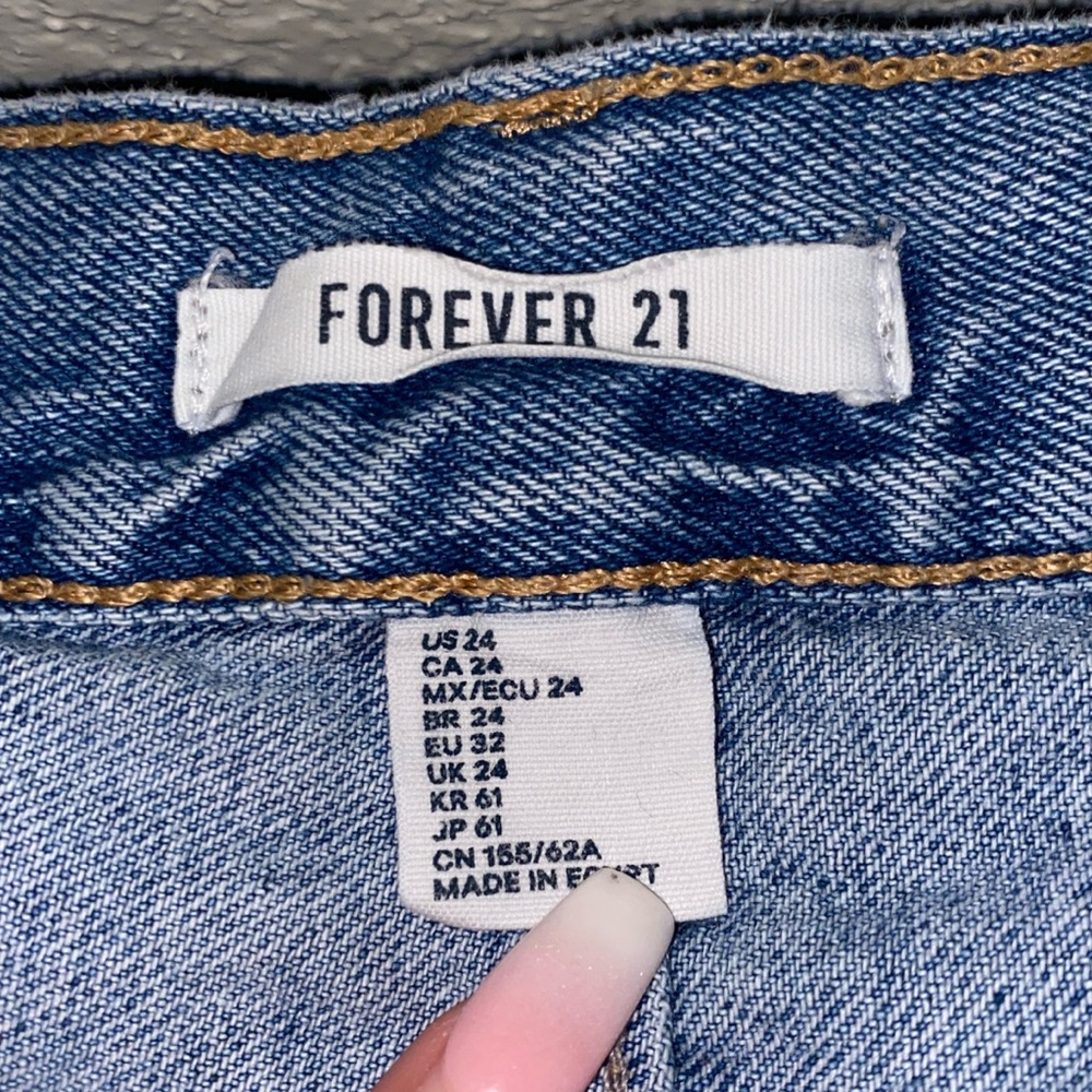 medium-washed ripped mom jeans. - Picture 4 of 4